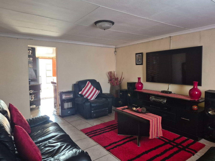 2 Bedroom Property for Sale in Kwazakhele Eastern Cape